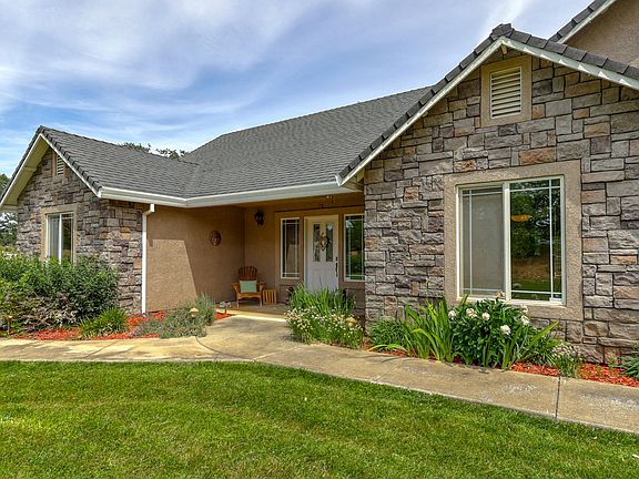 3rd image of 19367 Stonegate Dr