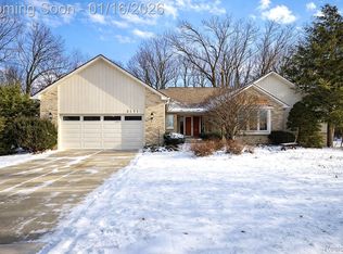 2171 Kemp Rd, Bloomfield Hills, MI 48302