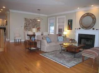 2221 W Fletcher St, Chicago, IL 60618