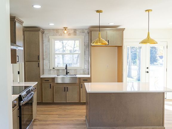 4th image of 81 Peachtree St