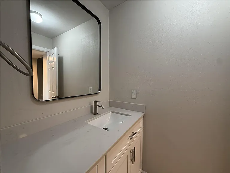 1824 Thonig Rd #10 — Photo 16