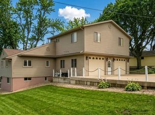 2714 Breezy Heights Dr, Milford, IA 51351