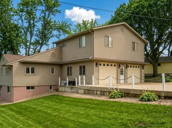 2714 Breezy Heights Dr, Milford, IA 51351