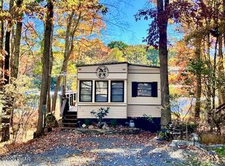 191 Village Dr W, Milford, PA 18337