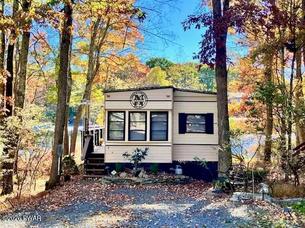 191 Village Dr W, Milford, PA 18337