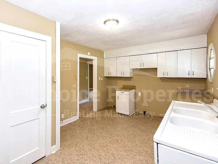 2117 3rd St NE — Photo 10