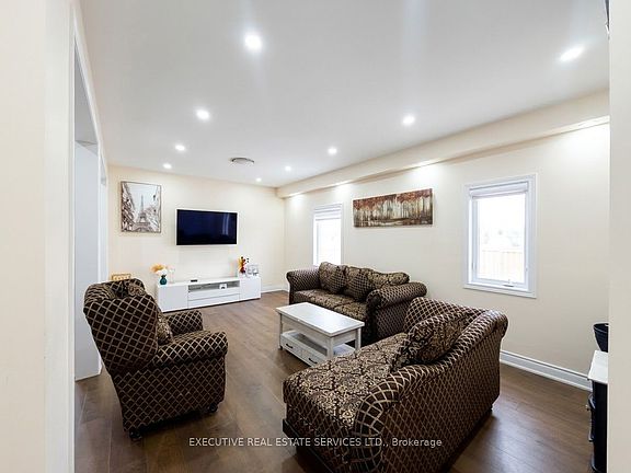 2nd image of 118 Turquoise Cres