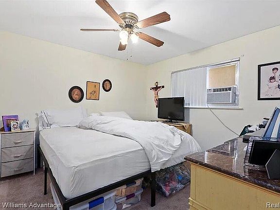 4th image of 798 Adams St
