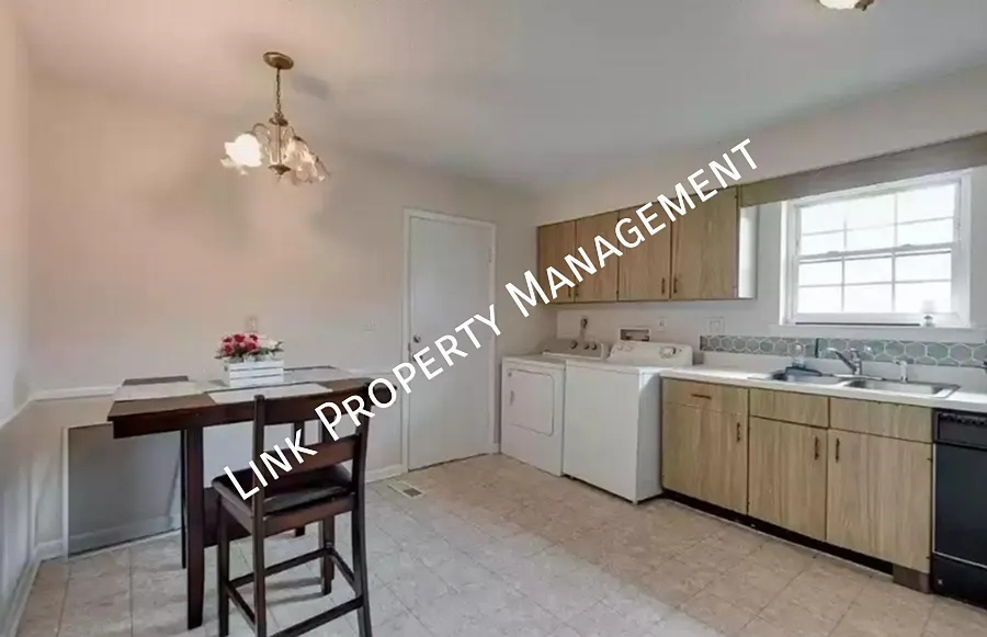 Brick Duplex 2 bedroom in East Ridge convenient to everything! — Photo 3