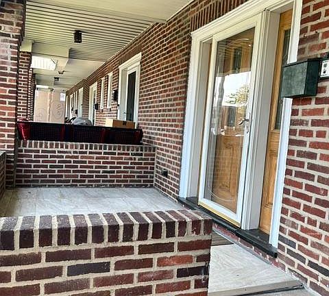 2nd image of 638 Roxborough Ave