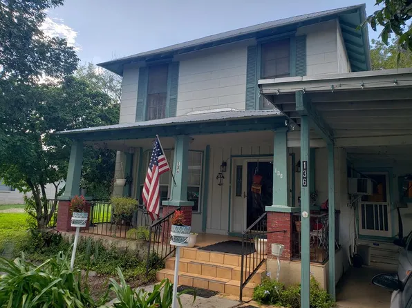 136 E Doughty St, Uvalde, TX 78801