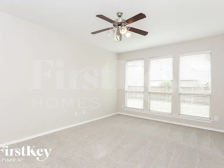 600 W Bend Blvd — Photo 8