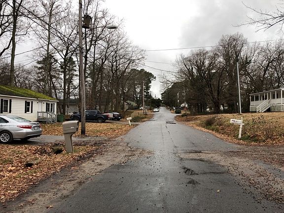 4th image of 3010 Belmont Ave