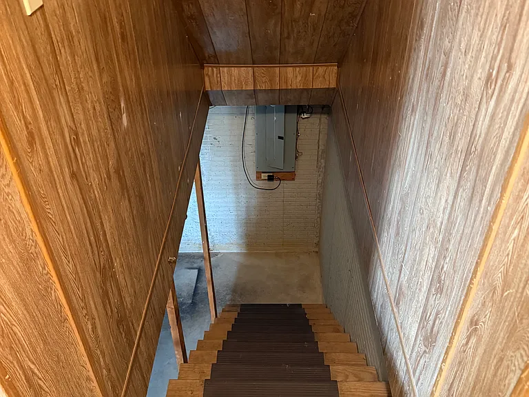 18 W 9th St — Photo 15