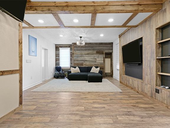 4th image of 214 Wood St