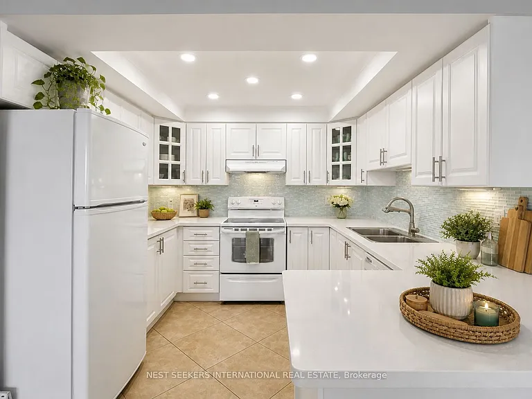 310 Mill St S #811 — Photo 6