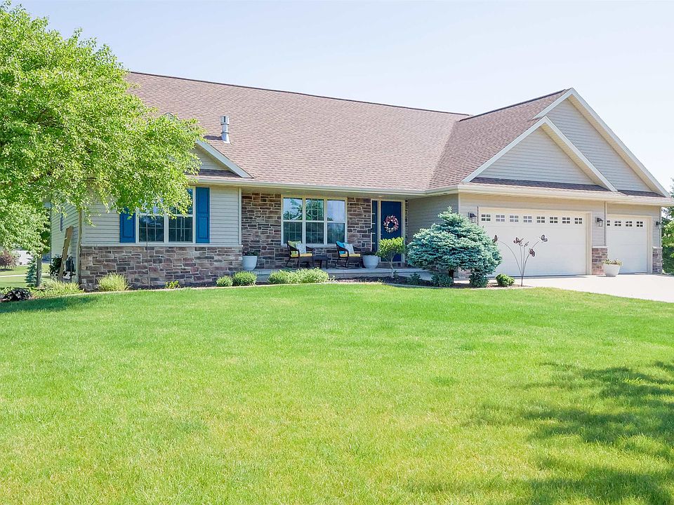 1st image of 1024 N Summer Breeze Ln