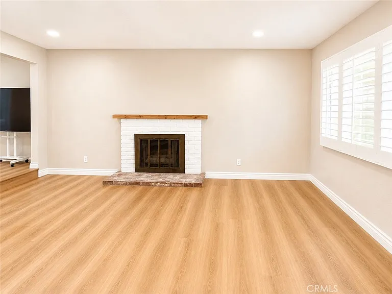 1118 W Orange Rd — Photo 6