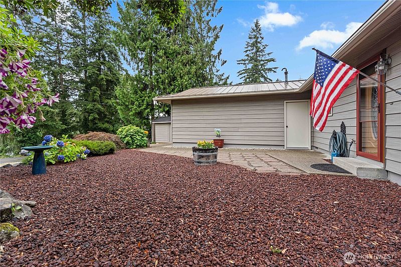 4th image of 21114 Church Lake Drive E
