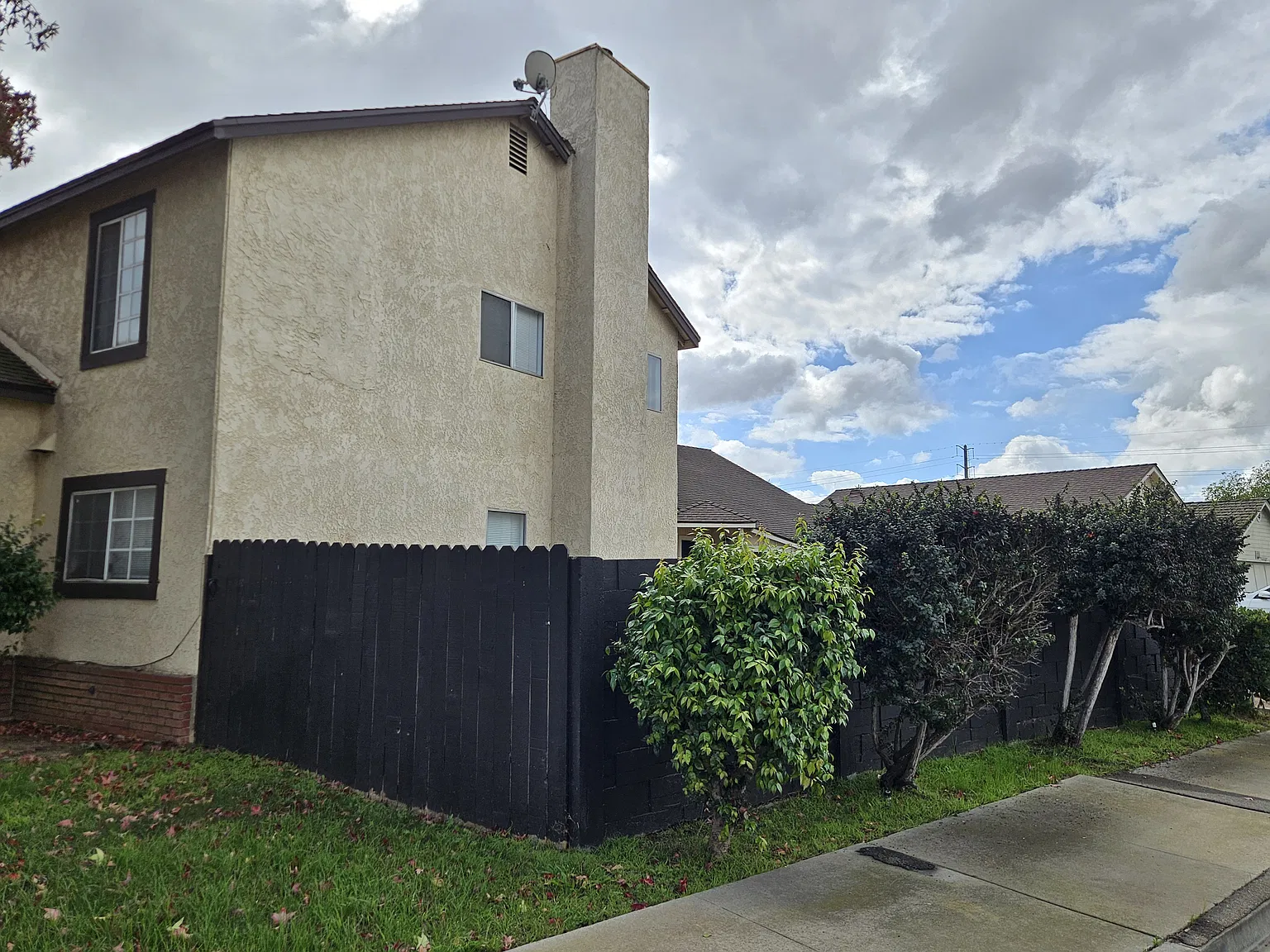 3 bed, 1810 sqft, $3,950 — Photo 3