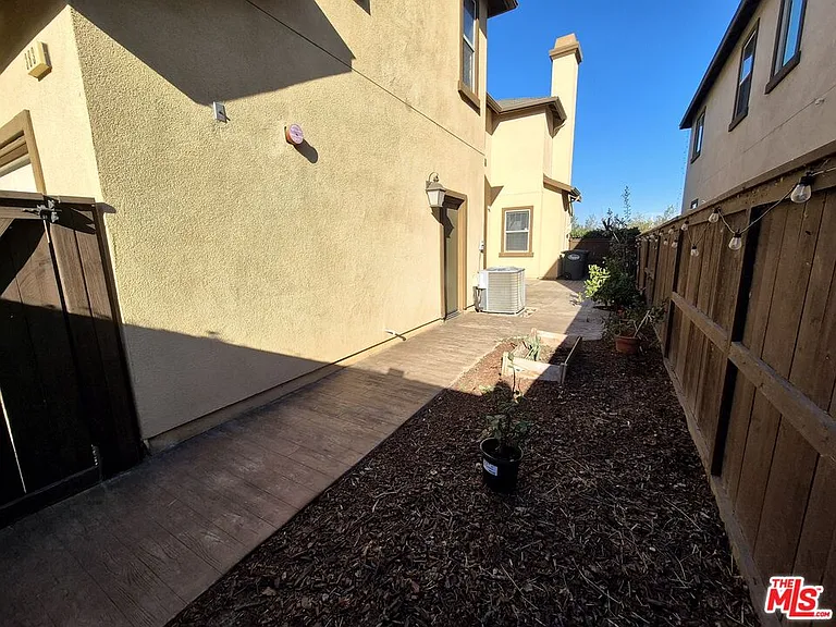 383 Silktree Ave — Photo 28