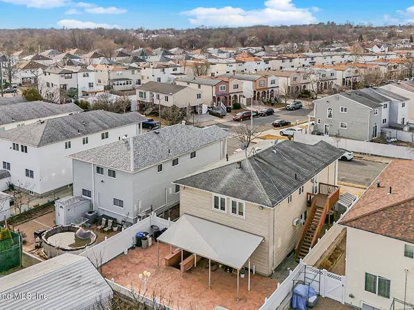 44 Grayson St, Staten Island, NY 10306