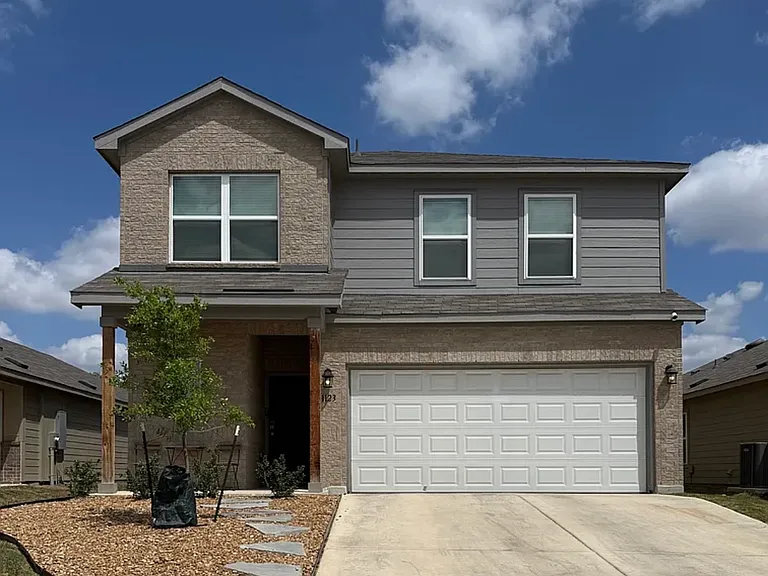 1123 Whitneyway Ln — Photo 1