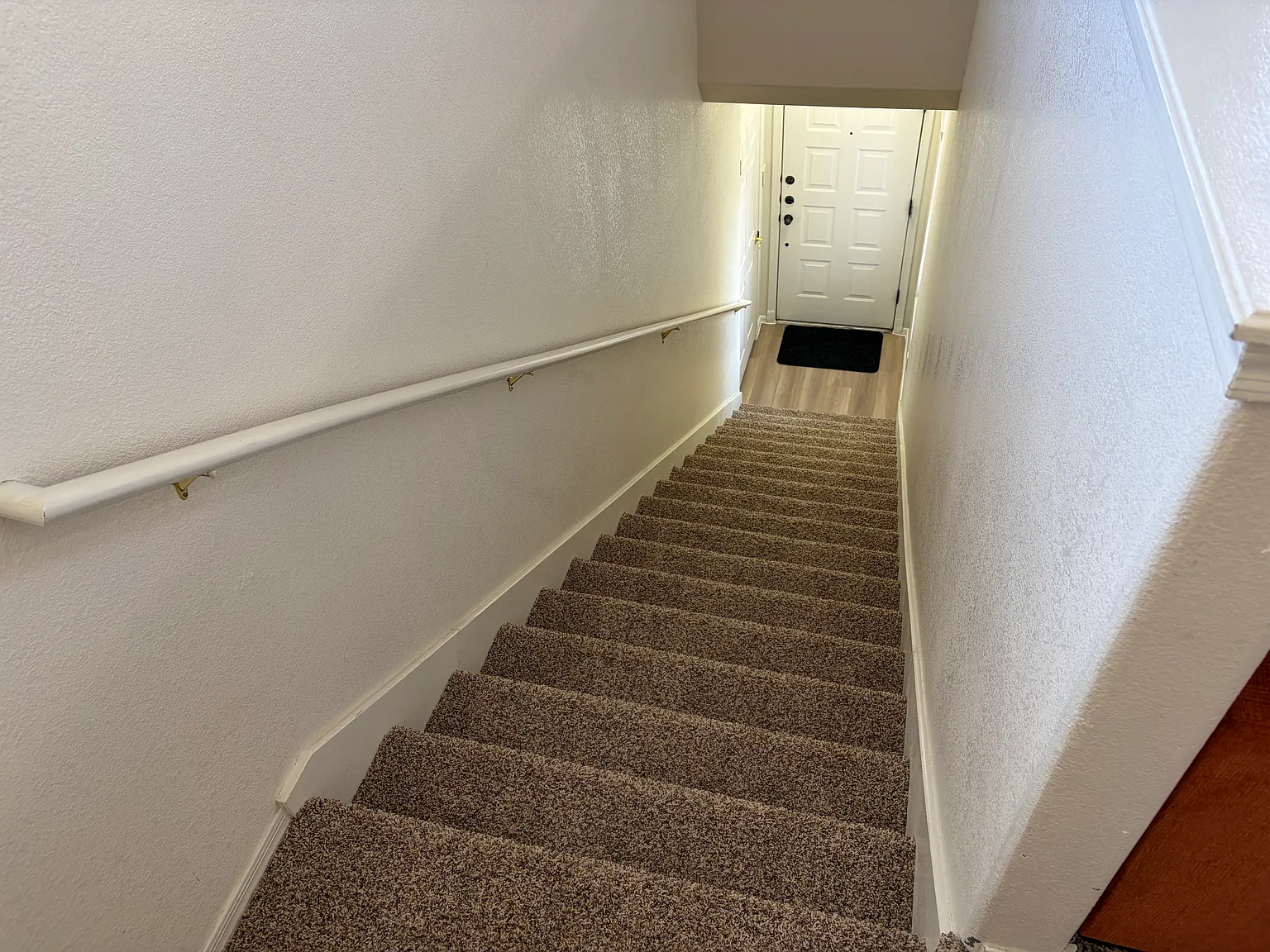 2 bed, 1048 sqft, $2,200 — Photo 3