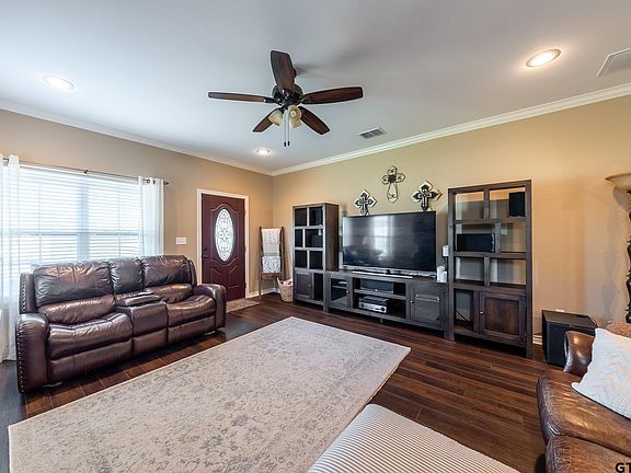 5th image of 406 Hyde Park Dr