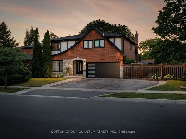 1883 Bough Beeches Blvd, Mississauga, ON L4W 2J8