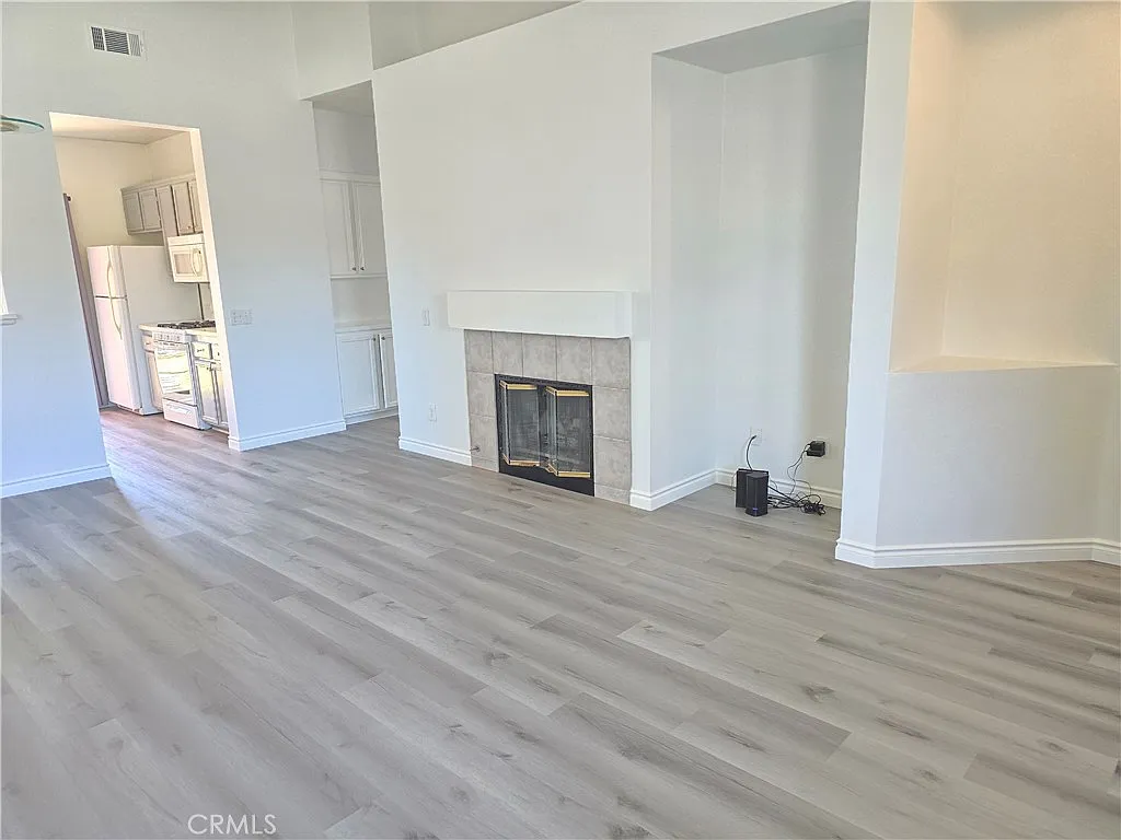 Building Photo - 24799 Oakhurst Ct