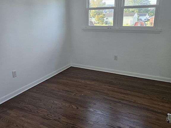 4th image of 1020 Montour St