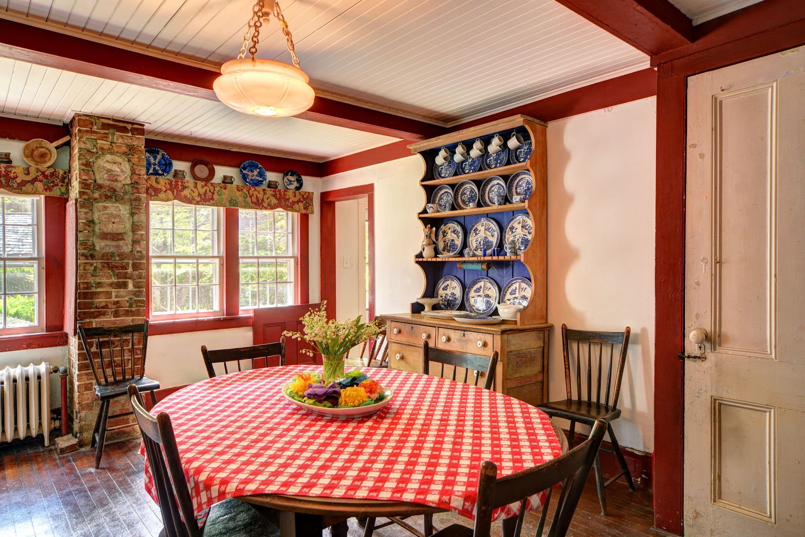  Gather for an Intimate Meal any Time of Day