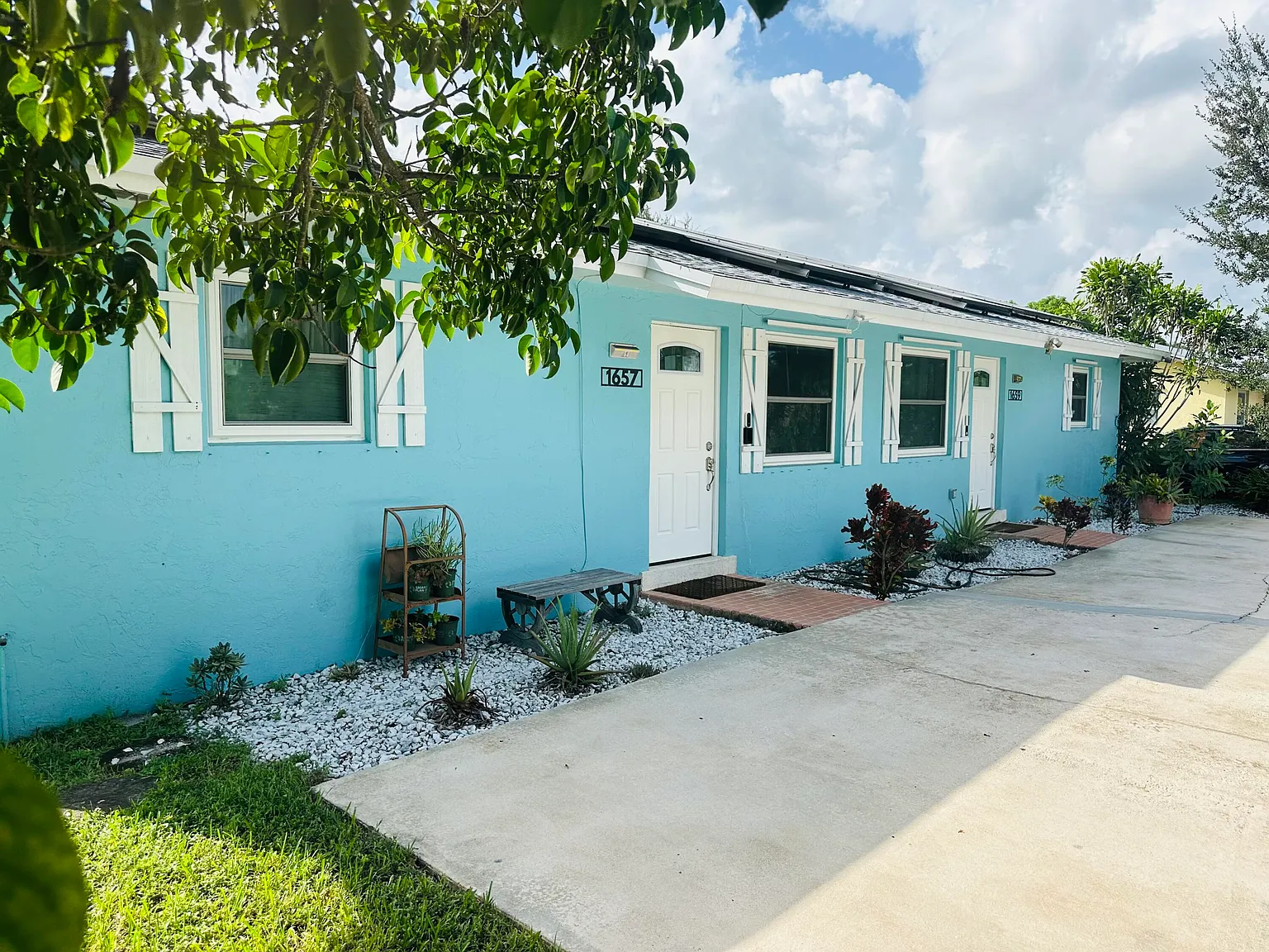 3 bed, 2.0 bath, 1760 sqft, $3,000 — Photo 2