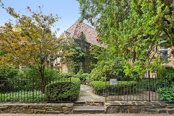 Sold by Douglas Elliman | media 19