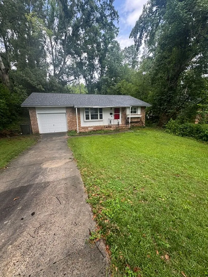 Charming 3 Bed 2 Bath Home with Hardwoods in Hammond Hills School District, North Augusta! — Photo 1