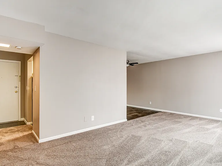 Fox Hunt Apartments — Photo 12