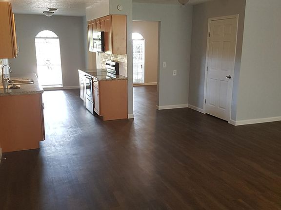 4th image of 4912 Green Willow Ln