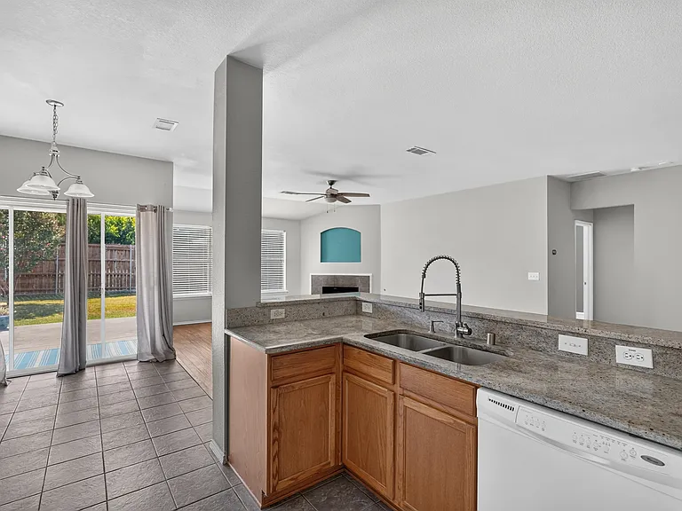 1325 Periwinkle Dr — Photo 16