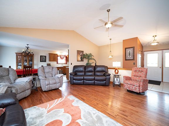 4th image of 300 Gray Hawk Dr