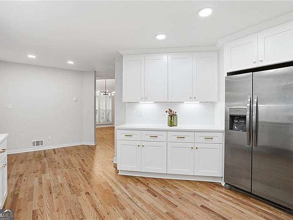 4th image of 10210 Kinross Rd