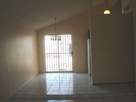 breakfast area_08222015