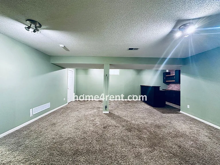 8601 England St — Photo 32