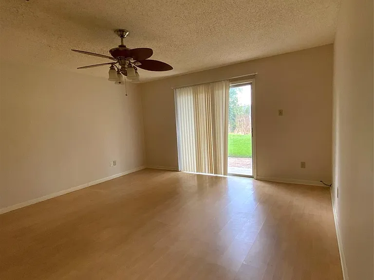 5027 Kleinway Dr — Photo 9