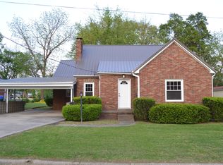 133 S 8th St, Albion, IL 62806