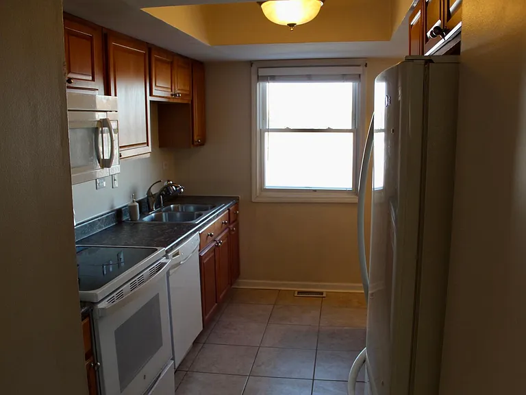 2018 Oxford Ct — Photo 4