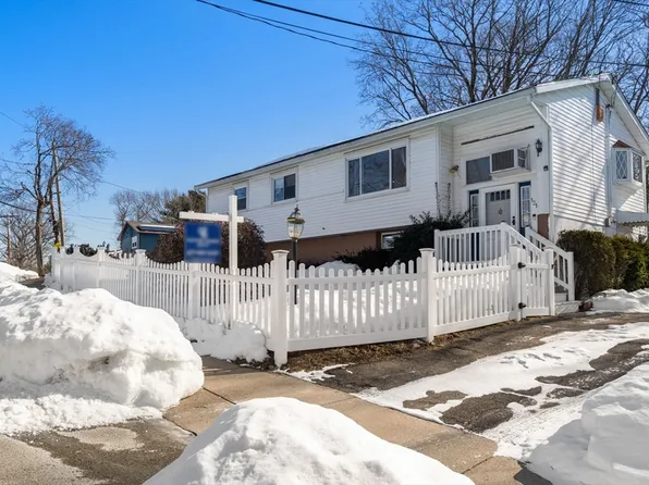 121 Leighton Rd, Hyde Park, MA 02136