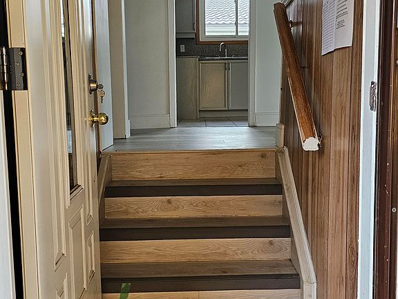 4th image of 48 Manning Ave