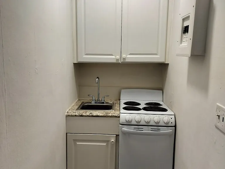 702 NE 8th Ave #8 — Photo 4