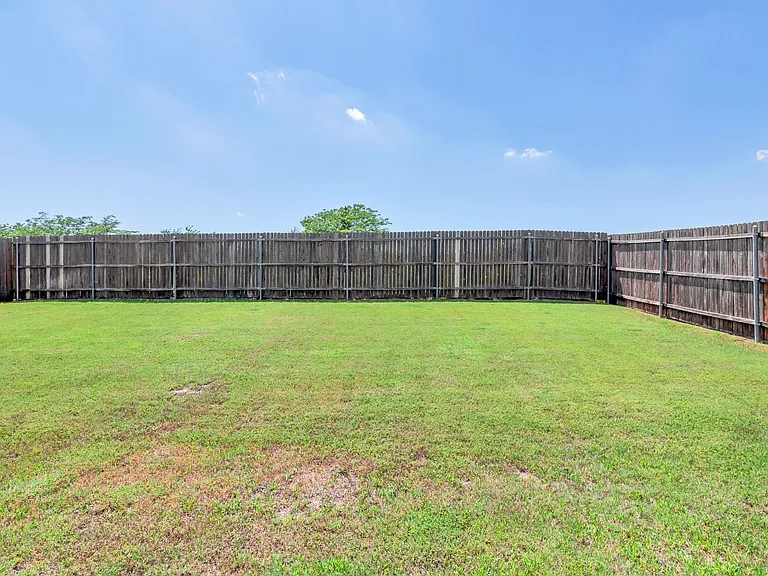 16329 Severn Ln — Photo 31